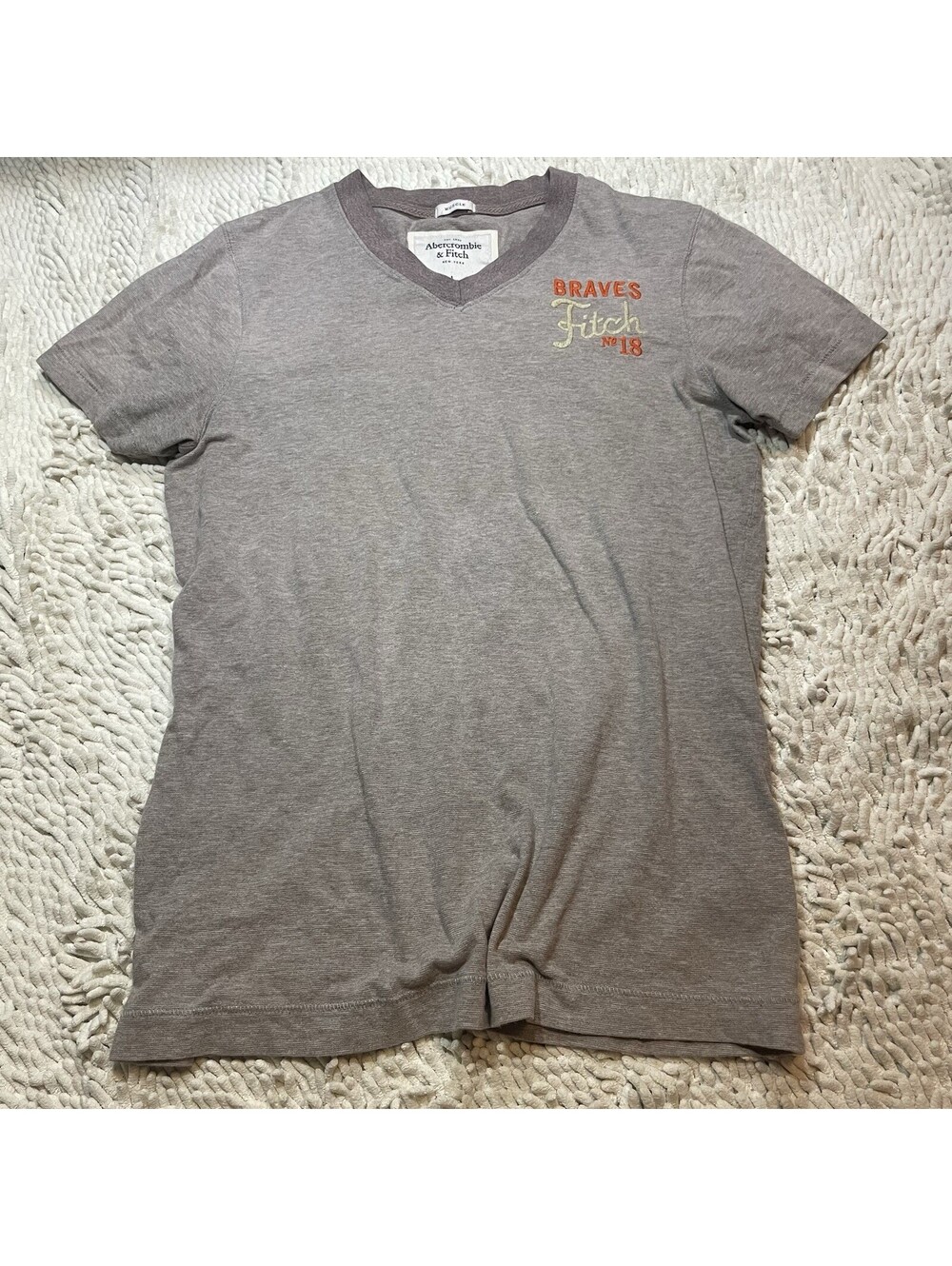 Abercrombie & Fitch Mens Muscle Fit V-Neck T-Shirt Tan Large Braves Embroidered